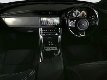 Used Jaguar XF 2018 for sale - 75548334: Photo