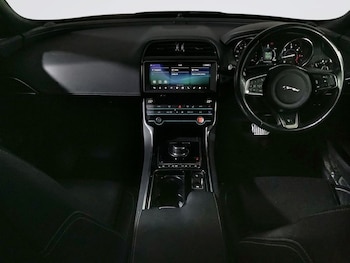 Used Jaguar XE 2019 for sale - 76322915: Photo