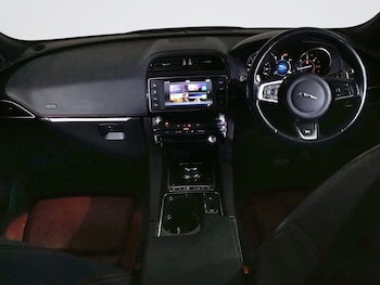 Used Jaguar F-Pace 2017 for sale - 76111862: Photo 3