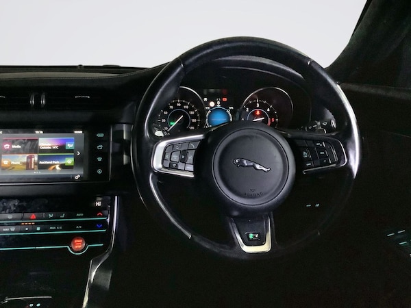 Used Jaguar XF 2018 for sale - 76241347: Photo 15