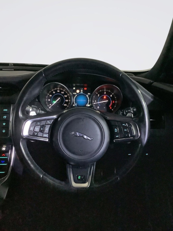 Used Jaguar XF 2018 for sale - 76241347: Photo 16