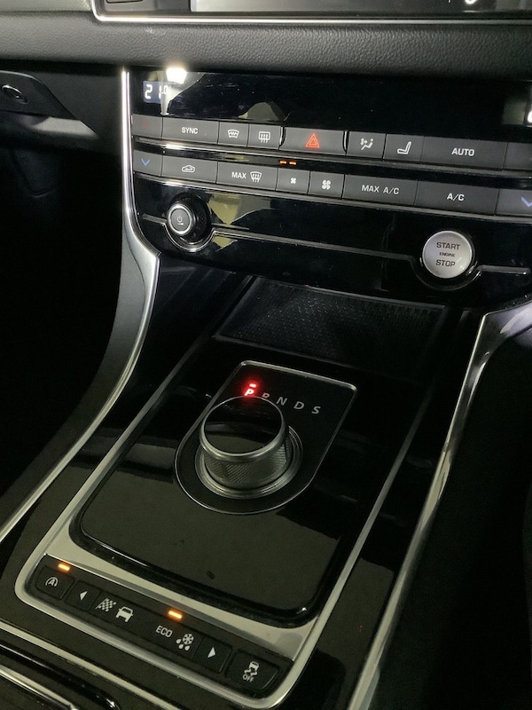 Used Jaguar XF 2015 for sale - 76202593: Photo 24