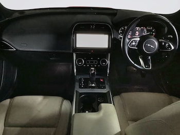 Used Jaguar XE 2019 for sale - 75359187: Photo