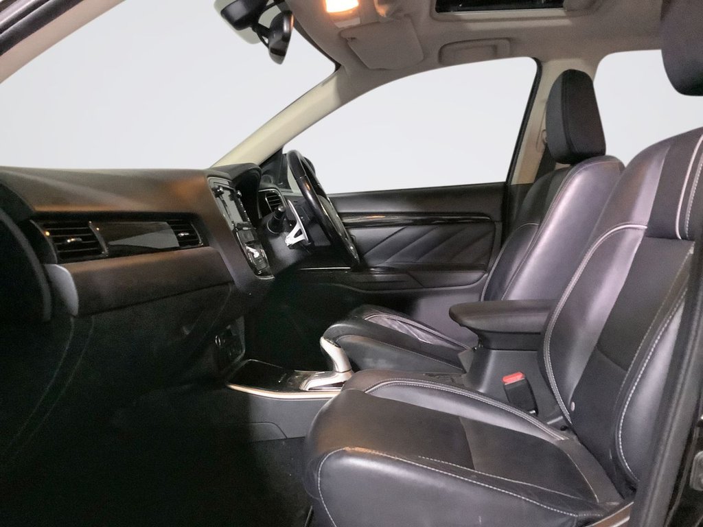 Used Mitsubishi Outlander 2017 for sale - 76496003: Photo 12