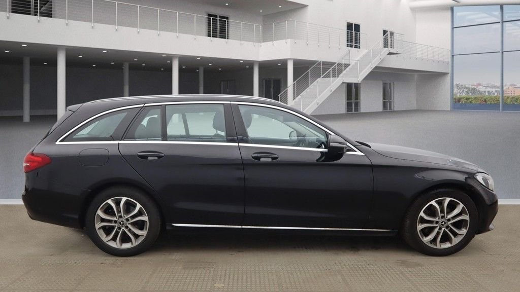 Used Mercedes-Benz C Class 2018 for sale - 77747889: Photo 11