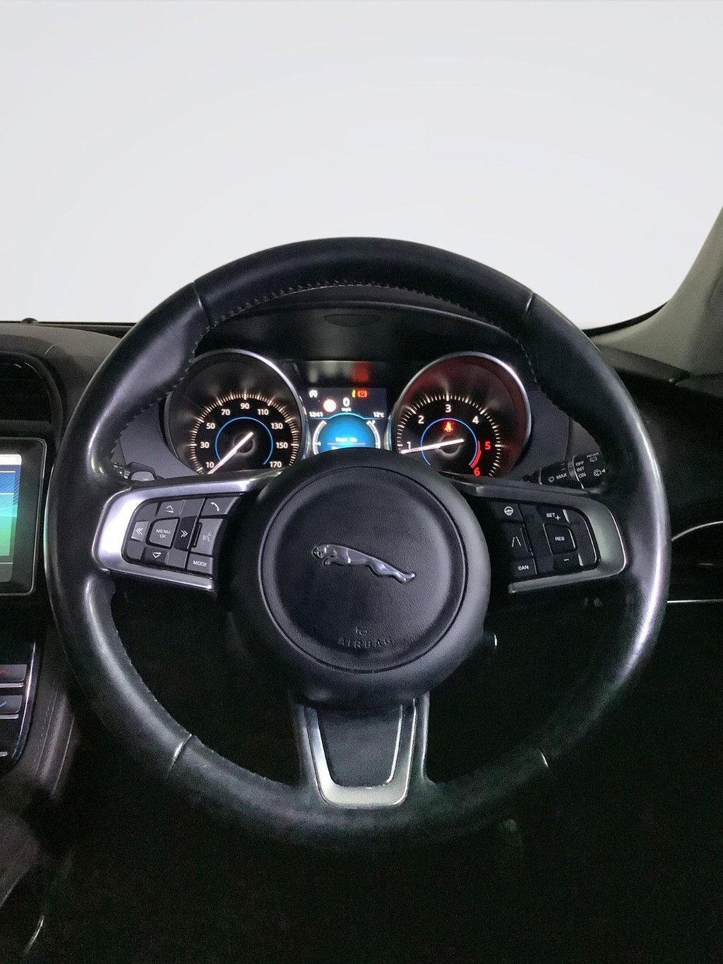 Used Jaguar F-Pace 2019 for sale - 76654745: Photo 16