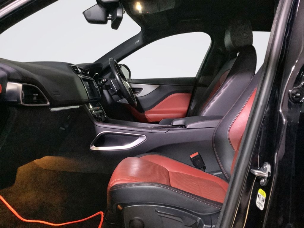 Used Jaguar F-Pace 2018 for sale - 76439252: Photo 12