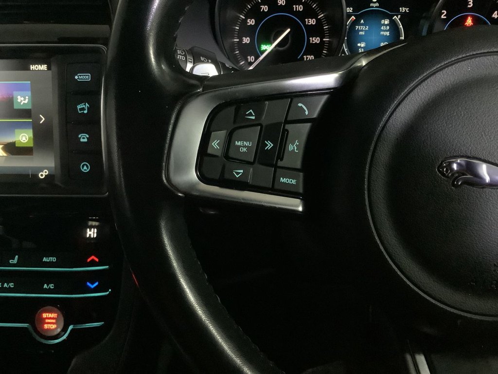 Used Jaguar F-Pace 2018 for sale - 76439252: Photo 17