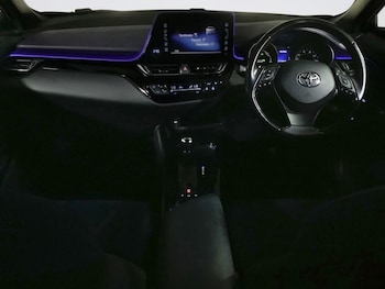 Used Toyota C-HR 2018 for sale - 75602474: Photo