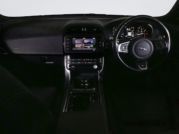 Used Jaguar XE 2017 for sale - 76923319: Photo