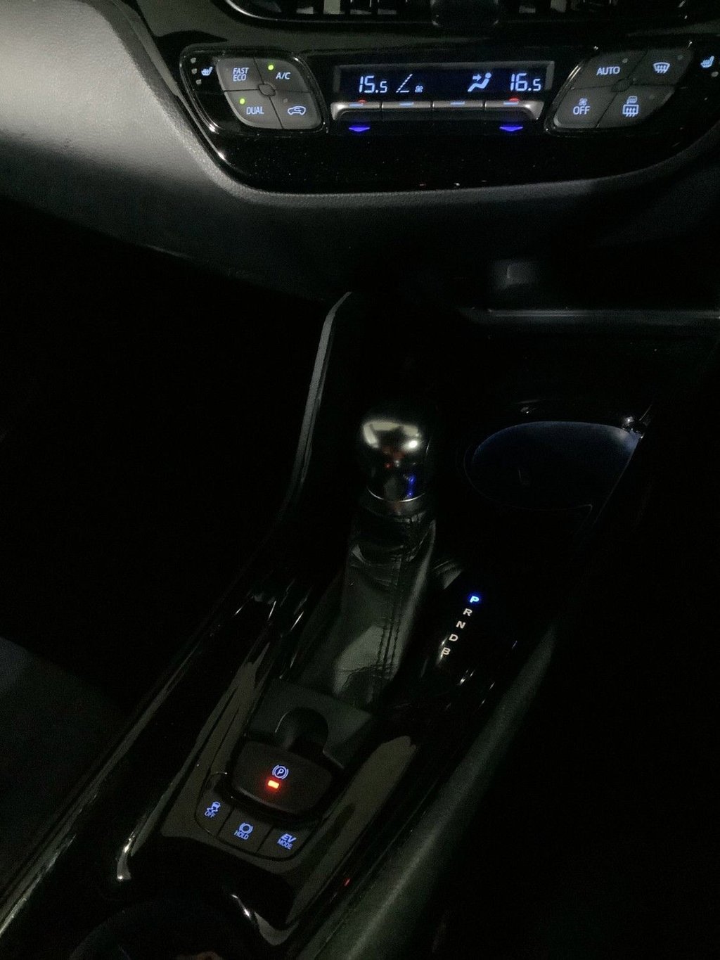 Used Toyota C-HR 2018 for sale - 76092381: Photo 24