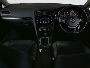 Used Volkswagen Golf 2018 for sale - 75487384: Photo