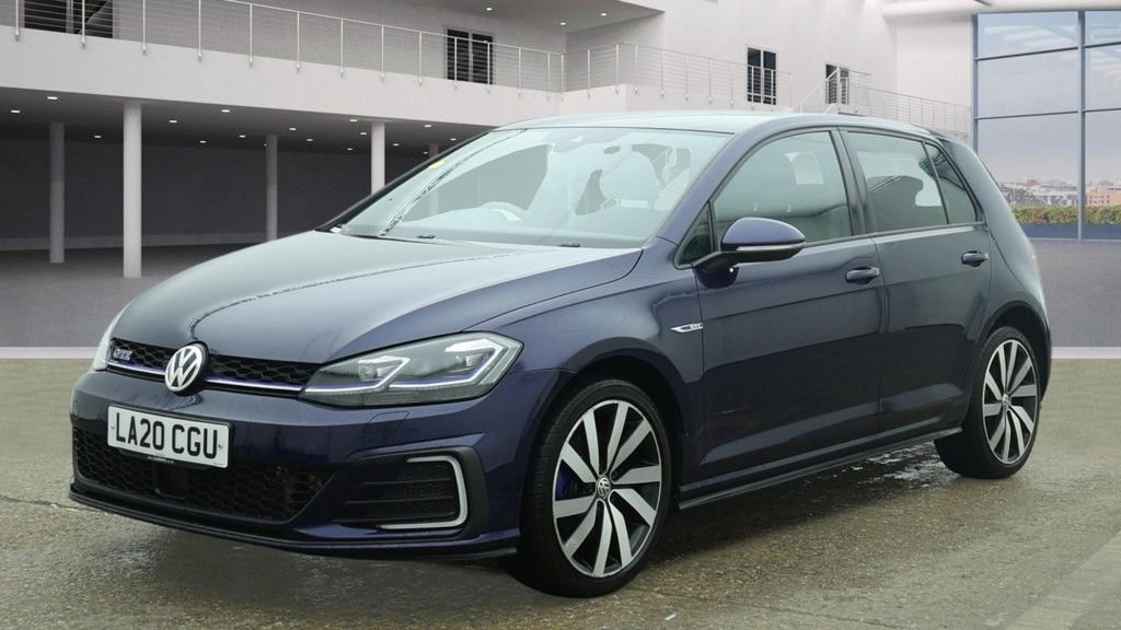 Used Volkswagen Golf 2020 for sale - 77642565: Photo 2