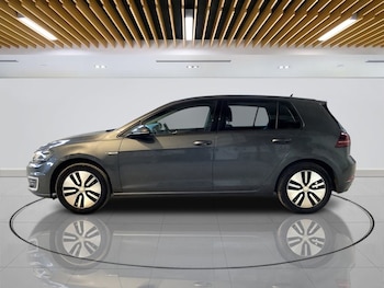 Used Volkswagen Golf 2018 for sale - 76985777: Photo