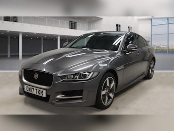 Used Jaguar XE 2017 for sale - 76210889: Photo 2