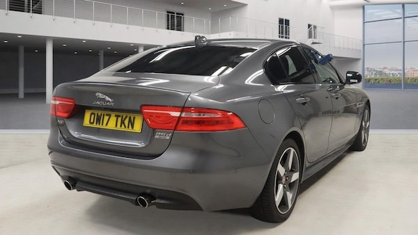 Used Jaguar XE 2017 for sale - 76210889: Photo 4