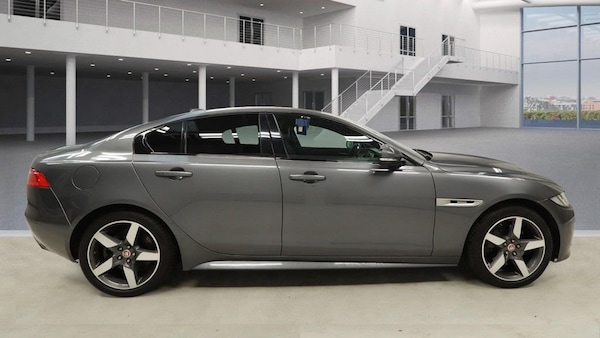 Used Jaguar XE 2017 for sale - 76210889: Photo 5