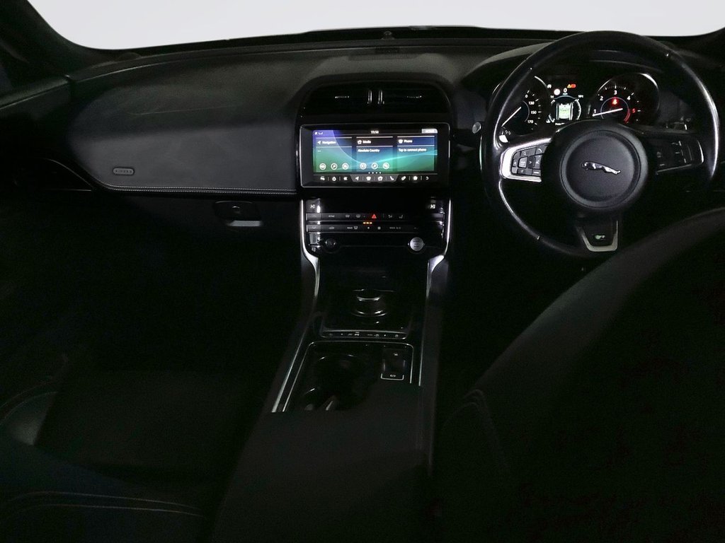 Used Jaguar XE 2019 for sale - 76439401: Photo 3