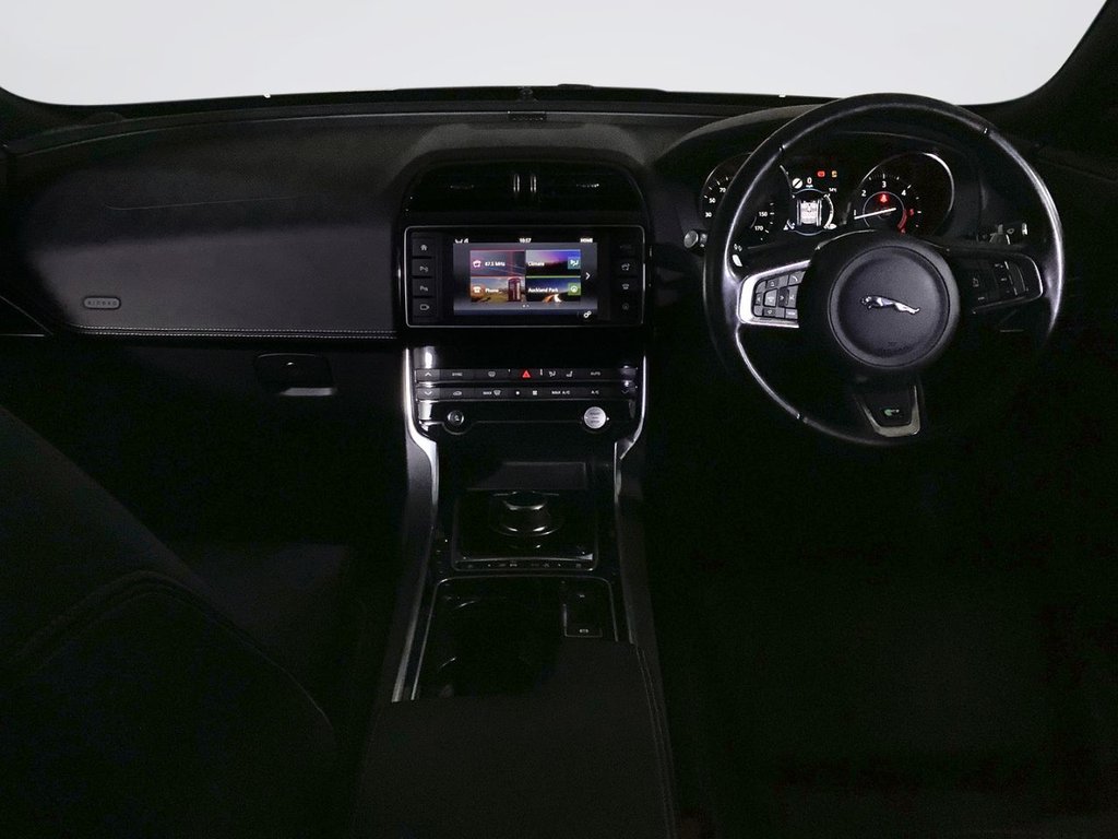 Used Jaguar XE 2017 for sale - 76631828: Photo 3