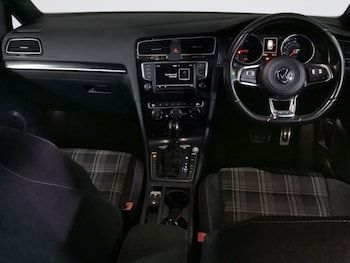 Used Volkswagen Golf 2016 for sale - 76604421: Photo