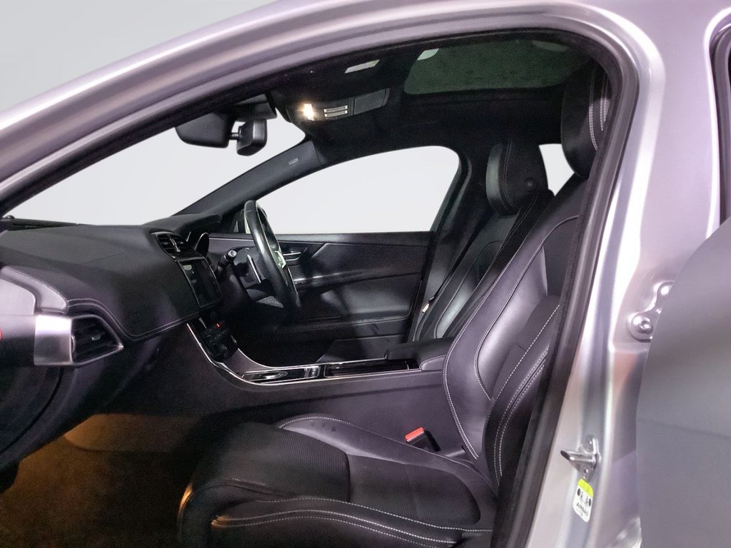 Used Jaguar XE 2017 for sale - 77608547: Photo 12