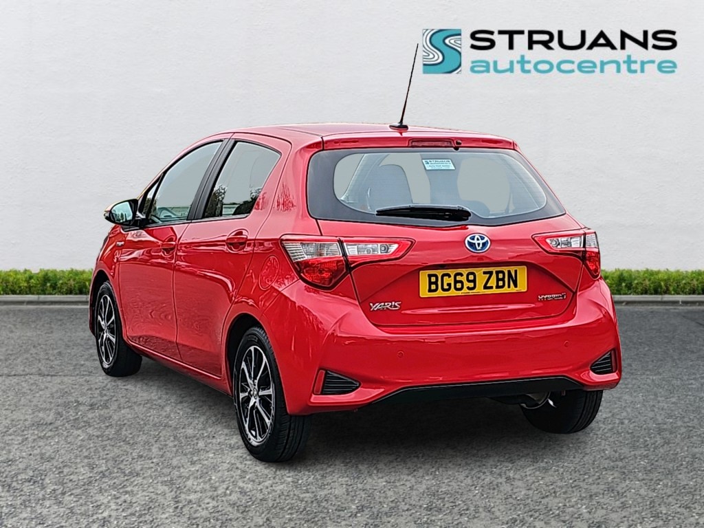 Used Toyota Yaris 2019 for sale - 76840453: Photo 2