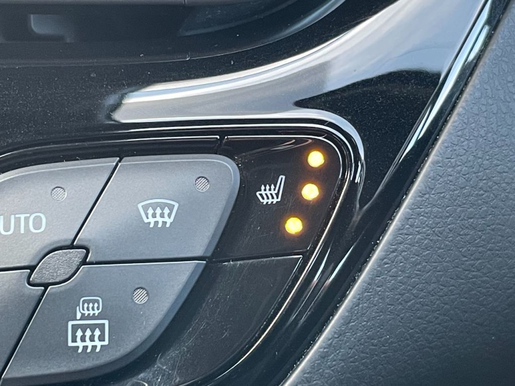 Used Toyota C-HR 2019 for sale - 76840501: Photo 32