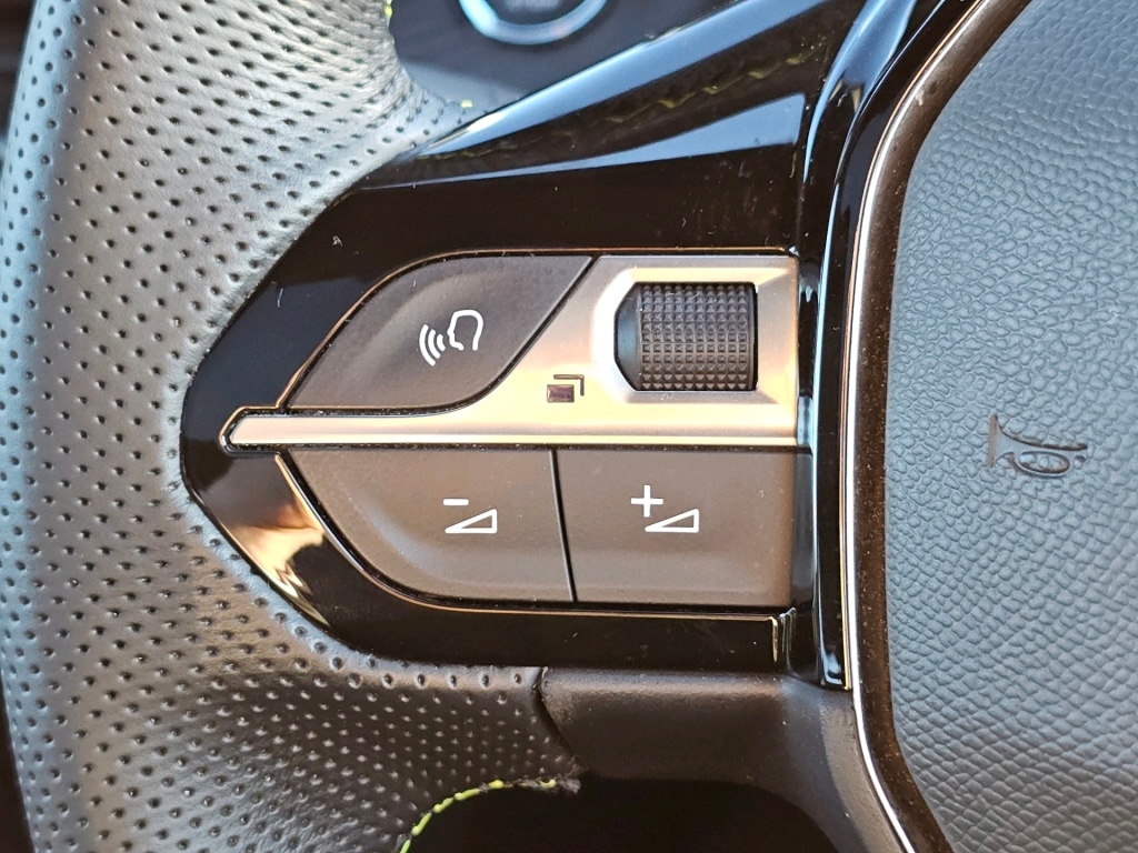 Used Peugeot 2008 2021 for sale - 76840543: Photo 32