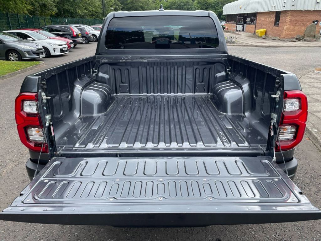 Used Toyota Hilux 2023 for sale - 76840504: Photo 23