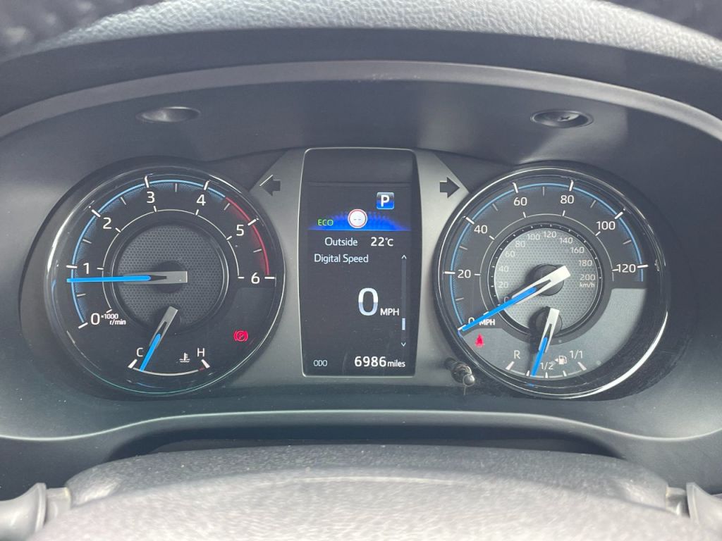Used Toyota Hilux 2023 for sale - 76840504: Photo 38