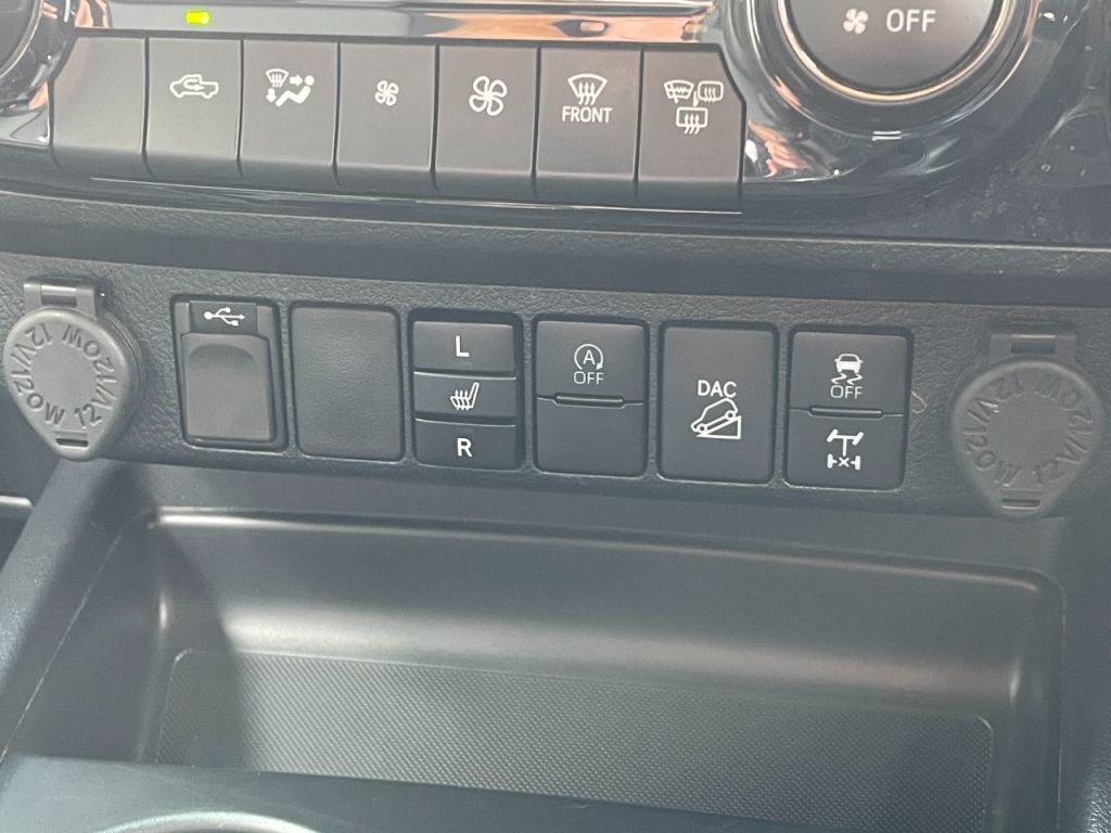 Used Toyota Hilux 2023 for sale - 76840504: Photo 44