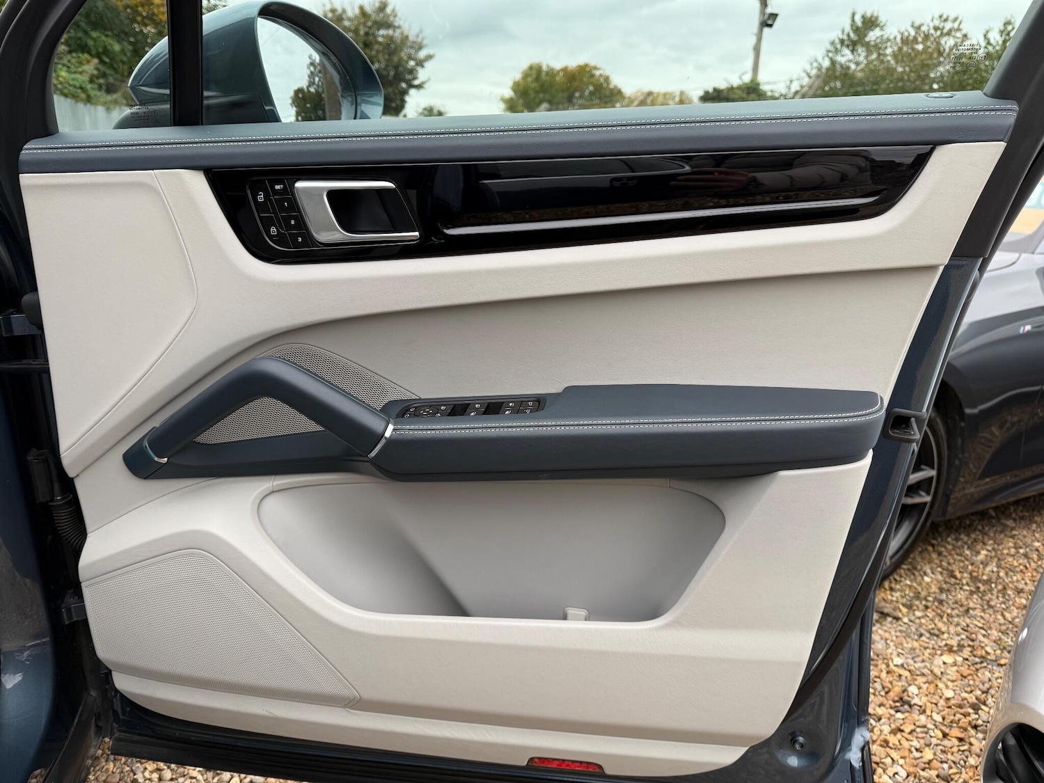 Used Porsche Cayenne for sale - 77724050: Photo 40