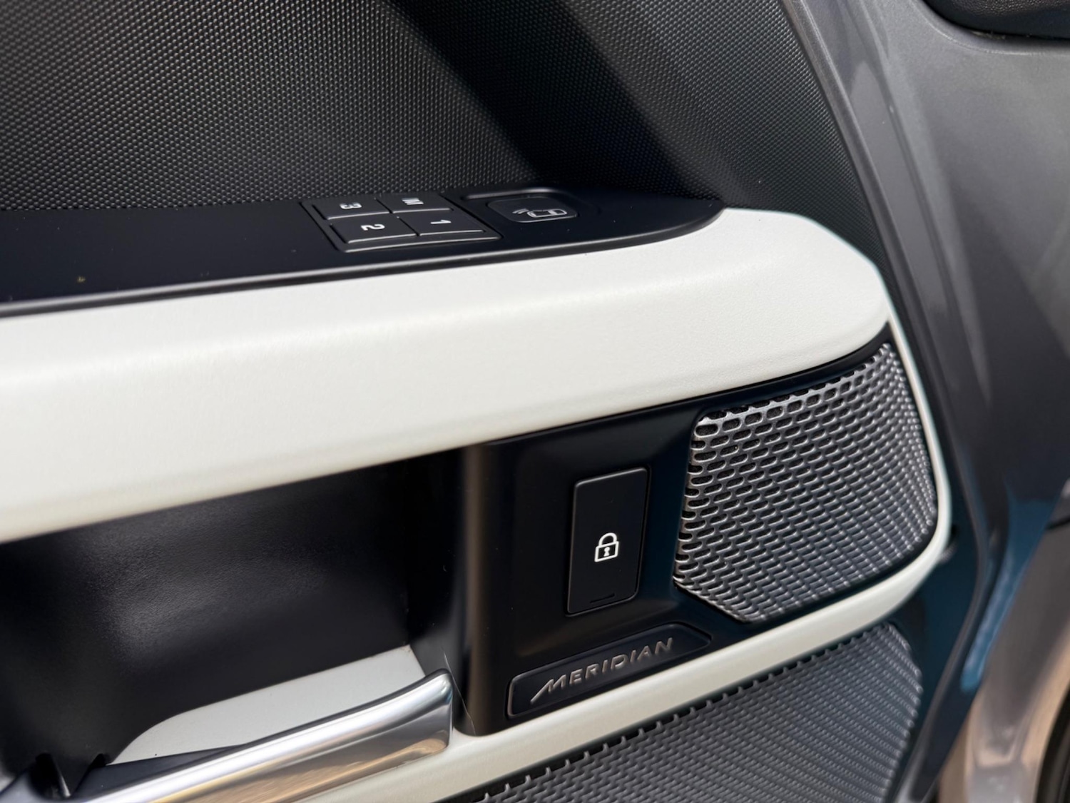 Used Land Rover Defender 110 for sale - 77723945: Photo 42