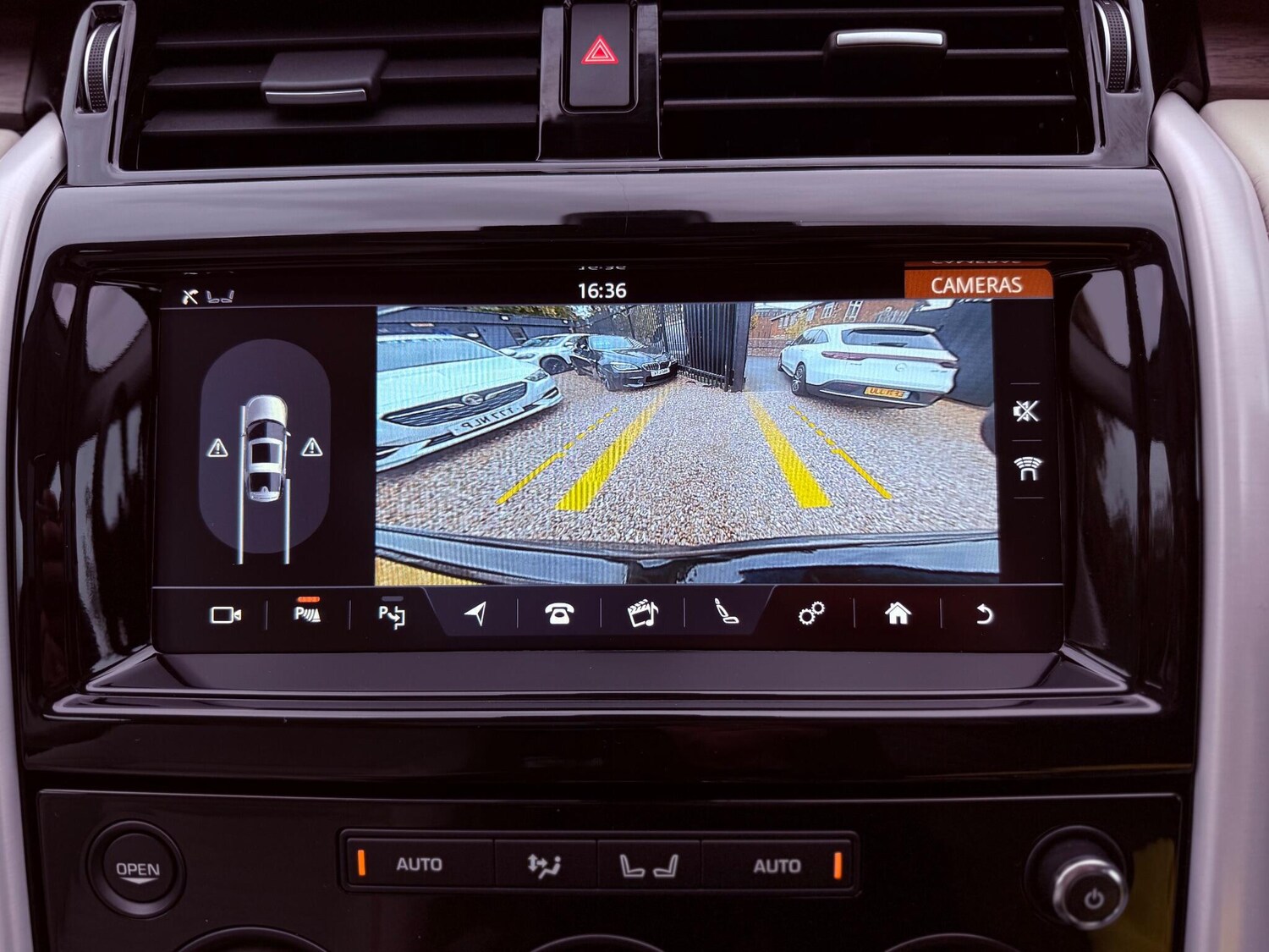 Used Land Rover Discovery 2018 for sale - 77723679: Photo 45