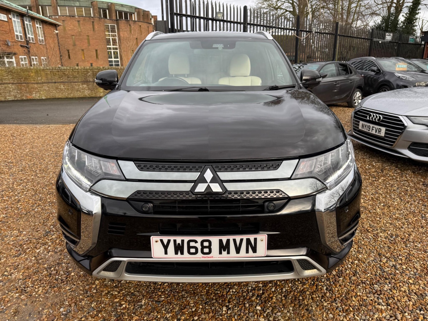 Used Mitsubishi Outlander for sale - 77769731: Photo 2