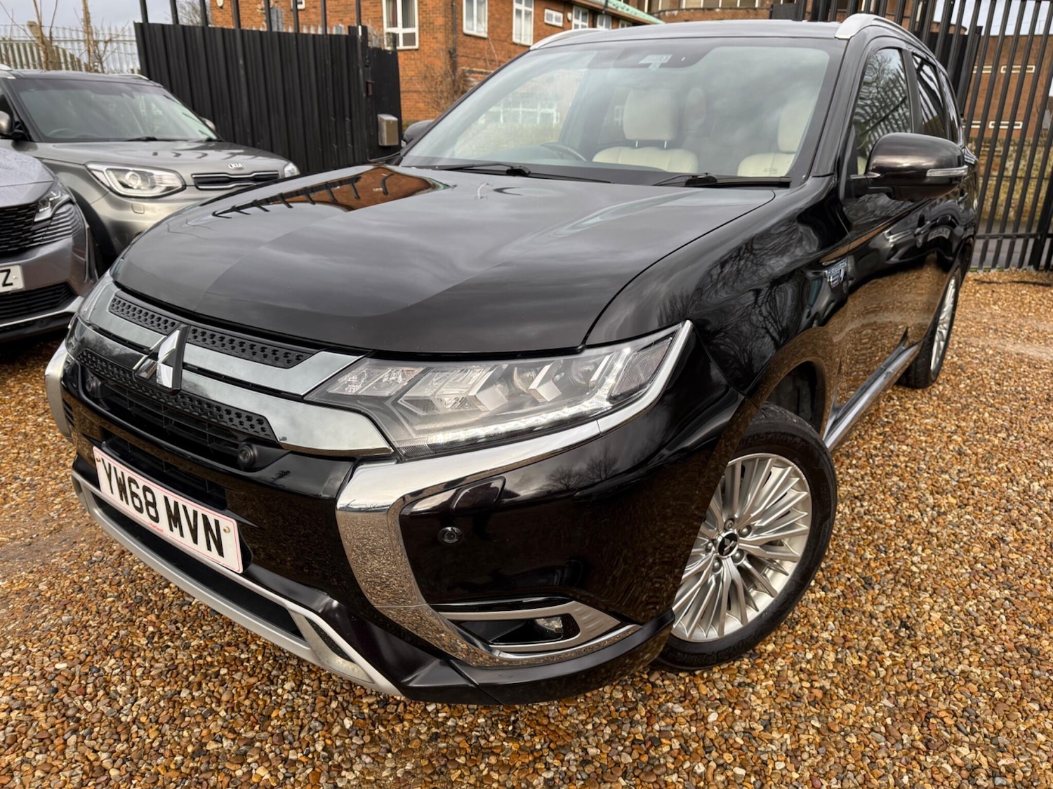 Used Mitsubishi Outlander for sale - 77769731: Photo 3