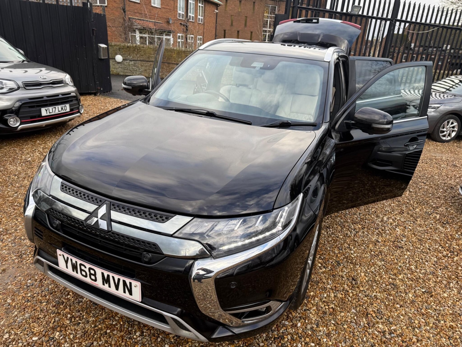 Used Mitsubishi Outlander for sale - 77769731: Photo 42