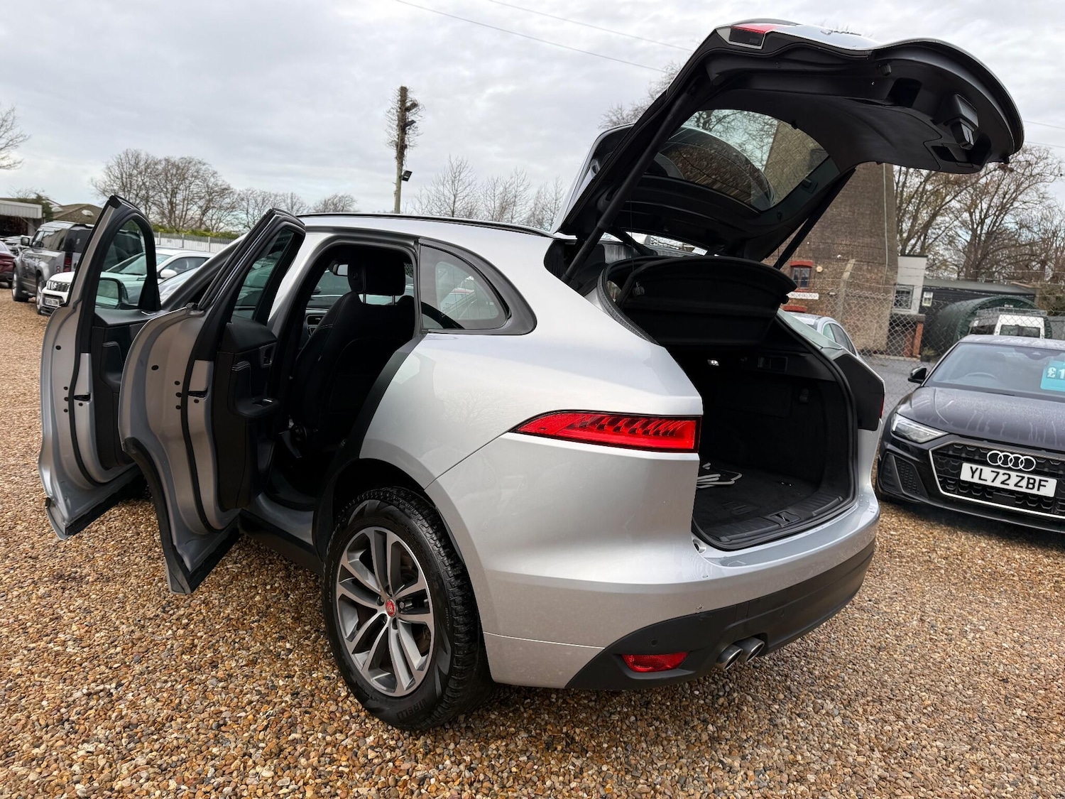 Used Jaguar F-Pace 2017 for sale - 78062858: Photo 44