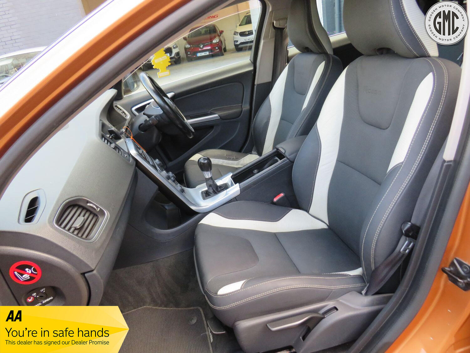 Used Volvo V60 2011 for sale - 77089892: Photo 11