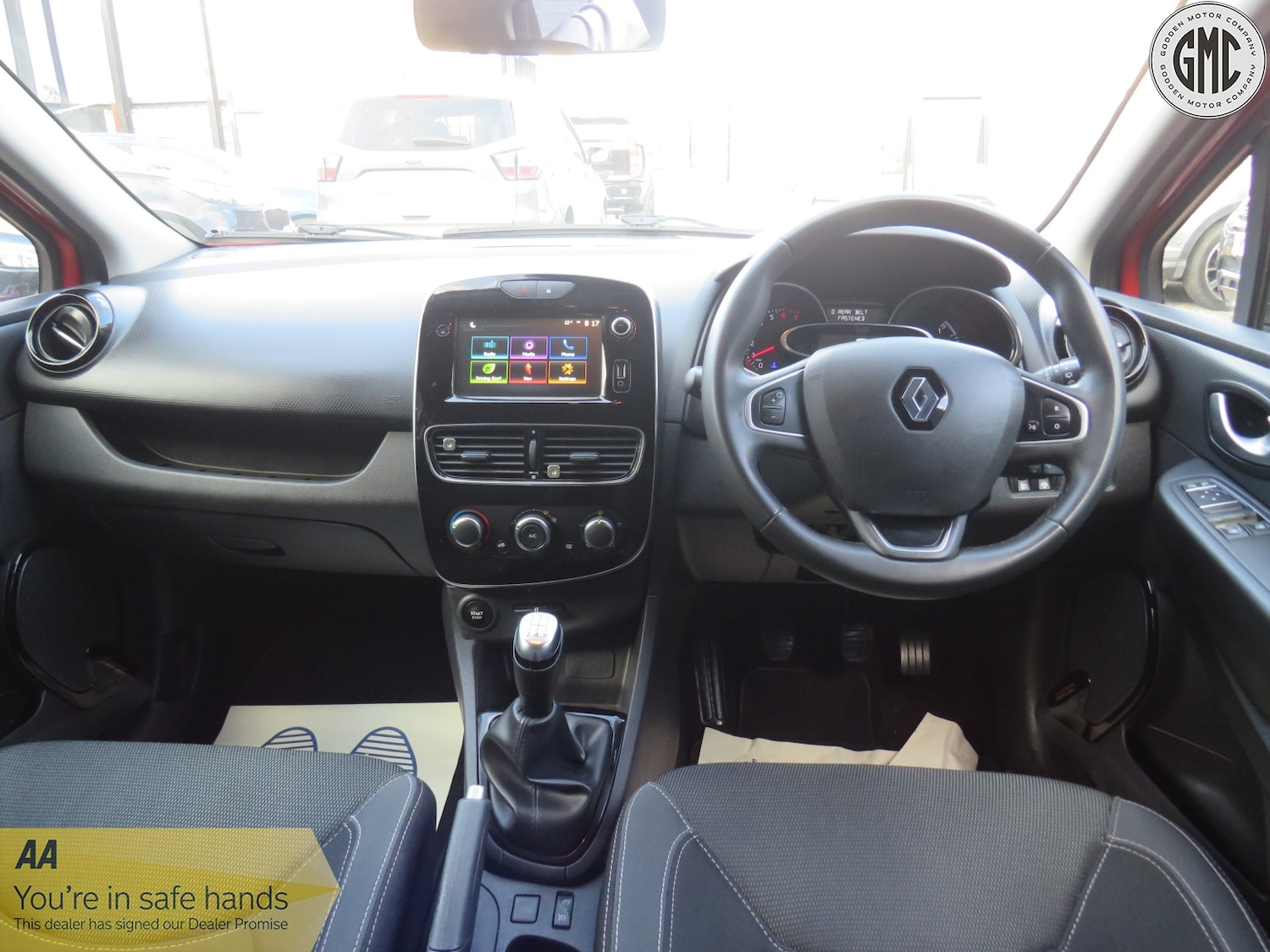 Used Renault Clio 2019 for sale - 76794237: Photo 2