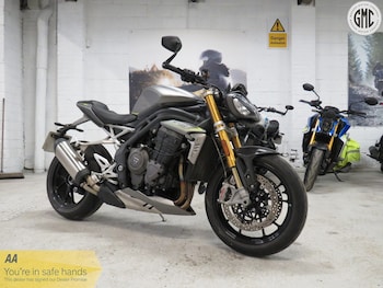 Used Triumph SPEED TRIPLE 1200 2022 for sale - bike-77494837: Photo