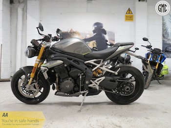 Used Triumph SPEED TRIPLE 1200 2022 for sale - bike-77494837: Photo