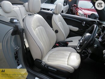 Used MINI Convertible 2018 for sale - 76471156: Photo