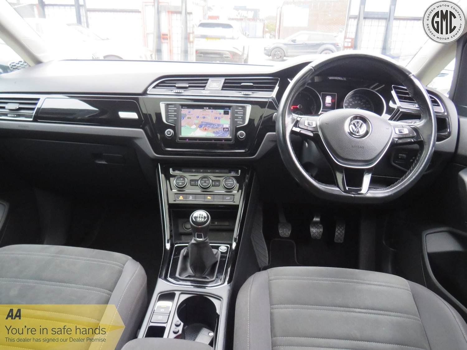 Used Volkswagen Touran 2017 for sale - 76931453: Photo 2