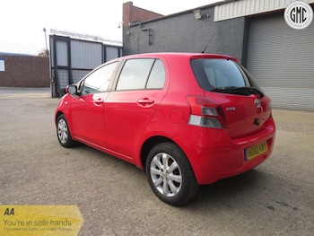 Used Toyota Yaris 2011 for sale - 77774762: Photo