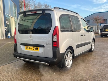 Used Peugeot Partner Tepee 2017 for sale - 76494679: Photo