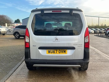 Used Peugeot Partner Tepee 2017 for sale - 76494679: Photo