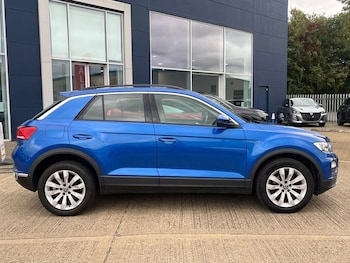 Used Volkswagen T-Roc 2021 for sale - 75973006: Photo