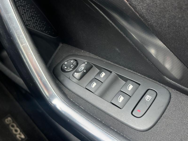 Used Peugeot 2008 2016 for sale - 76488604: Photo 26