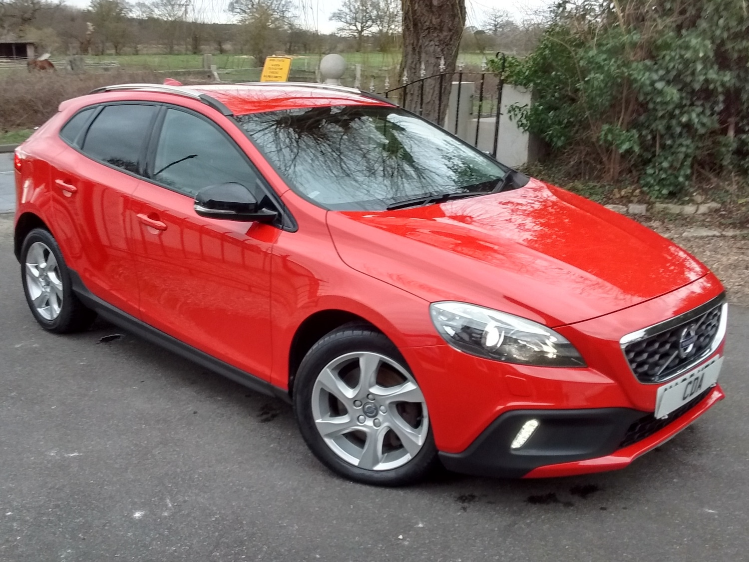 Used Volvo V40 2015 for sale - 76230948: Photo 1